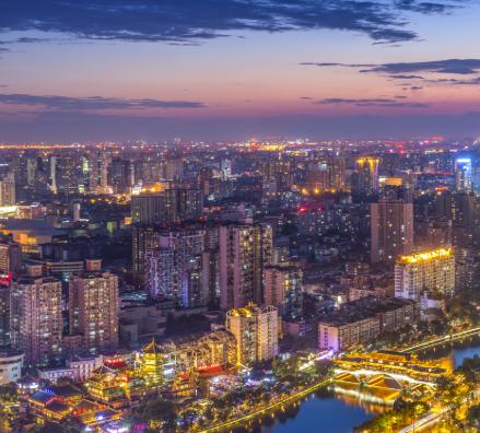 今天咱们来聊一所学校——西南医科大学。我知道，一说到医科大学，很多人脑子里蹦出