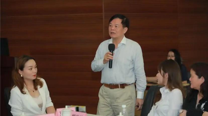 创维老板黄宏生说：他在我身上赚了十几个亿！我受难时，公司股价跌到5毛钱，他专门飞