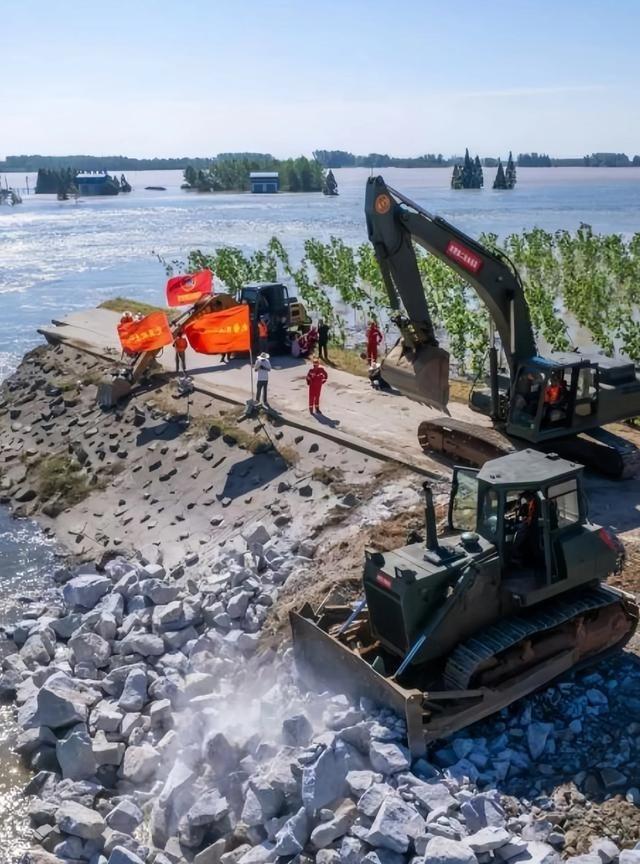 1850年，洞庭湖水域面积6000平方公里1913年，足足少了1000，5000