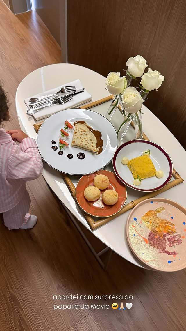【pic】父女俩给妈妈准备的惊喜[吐舌头眯眼睛笑]​​​