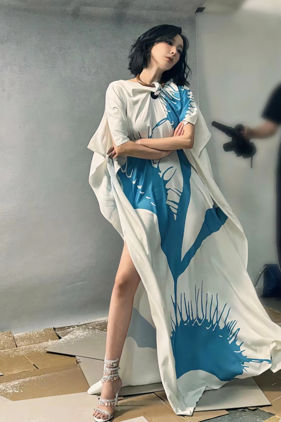 高叶，168cm，高冷范十足，脚也很完美，你们看看是不是呢？