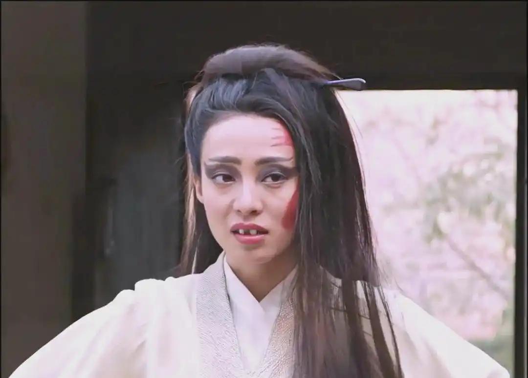 战国有个女人叫钟离春，长得奇丑无比。40岁，没嫁出去。臼头深目、皮肤黑得像漆