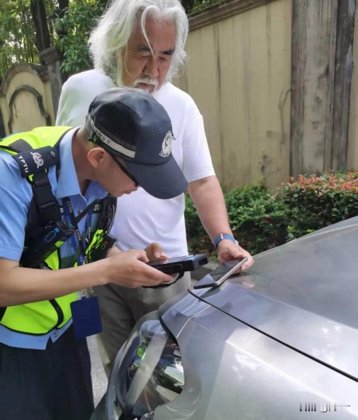 张纪中撞车，全责，张纪中张纪中带娃日常74岁了，养四个孩子，还不用保姆，自