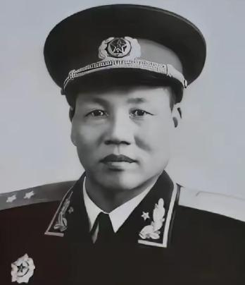 1926年，刘发宏瞒着老父亲改名去当兵，这一走就是23年，老父亲四处打听不到消息