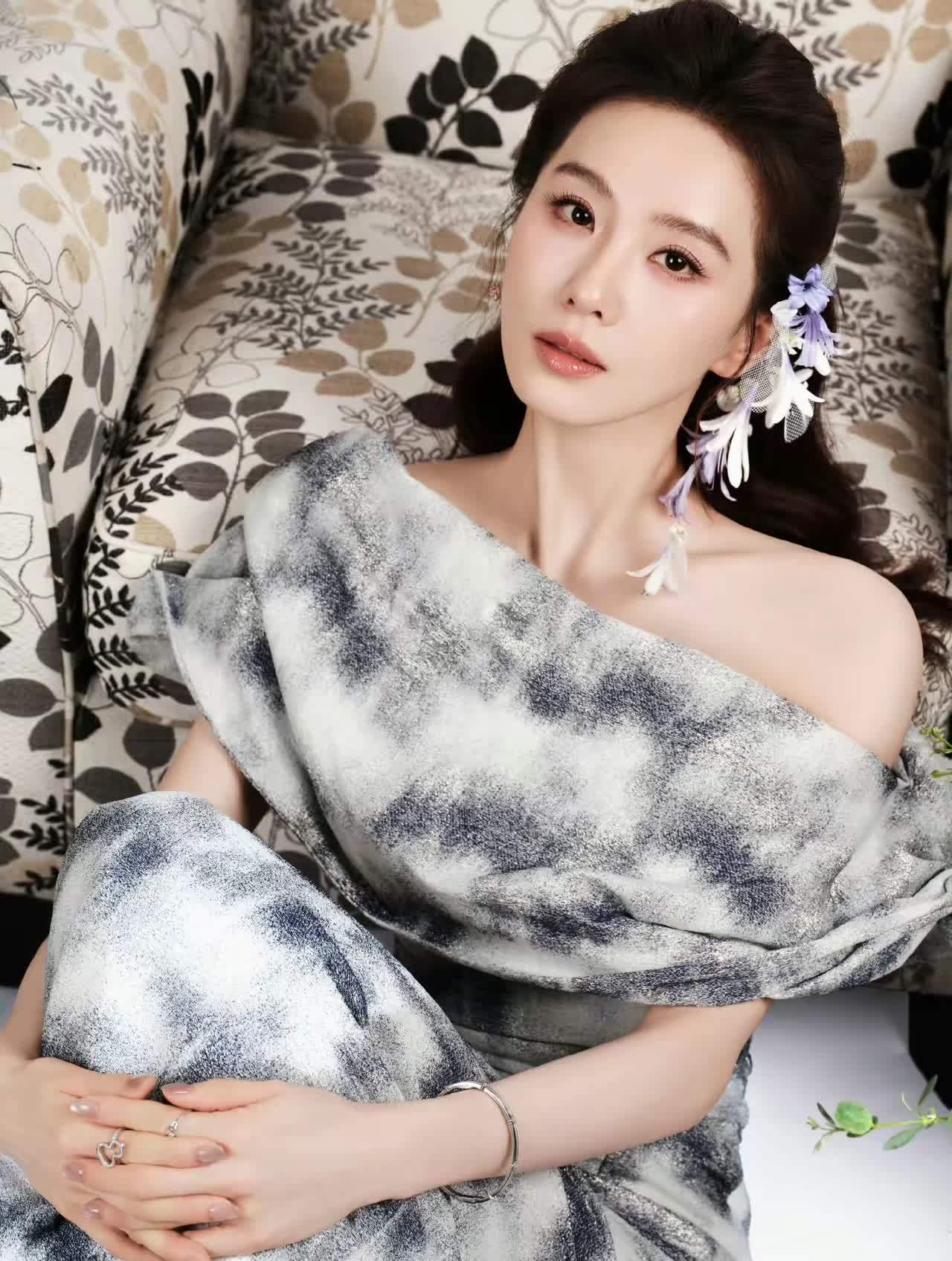 才华与美貌并存，刘诗诗真是一个令人惊叹的存在，她的容颜和独特的气质，简直让人无法