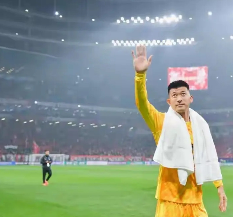 蓉城刘殿座可以和国足说再见了！真的没必要再去国家队了，每次都没有上场机会，入选国