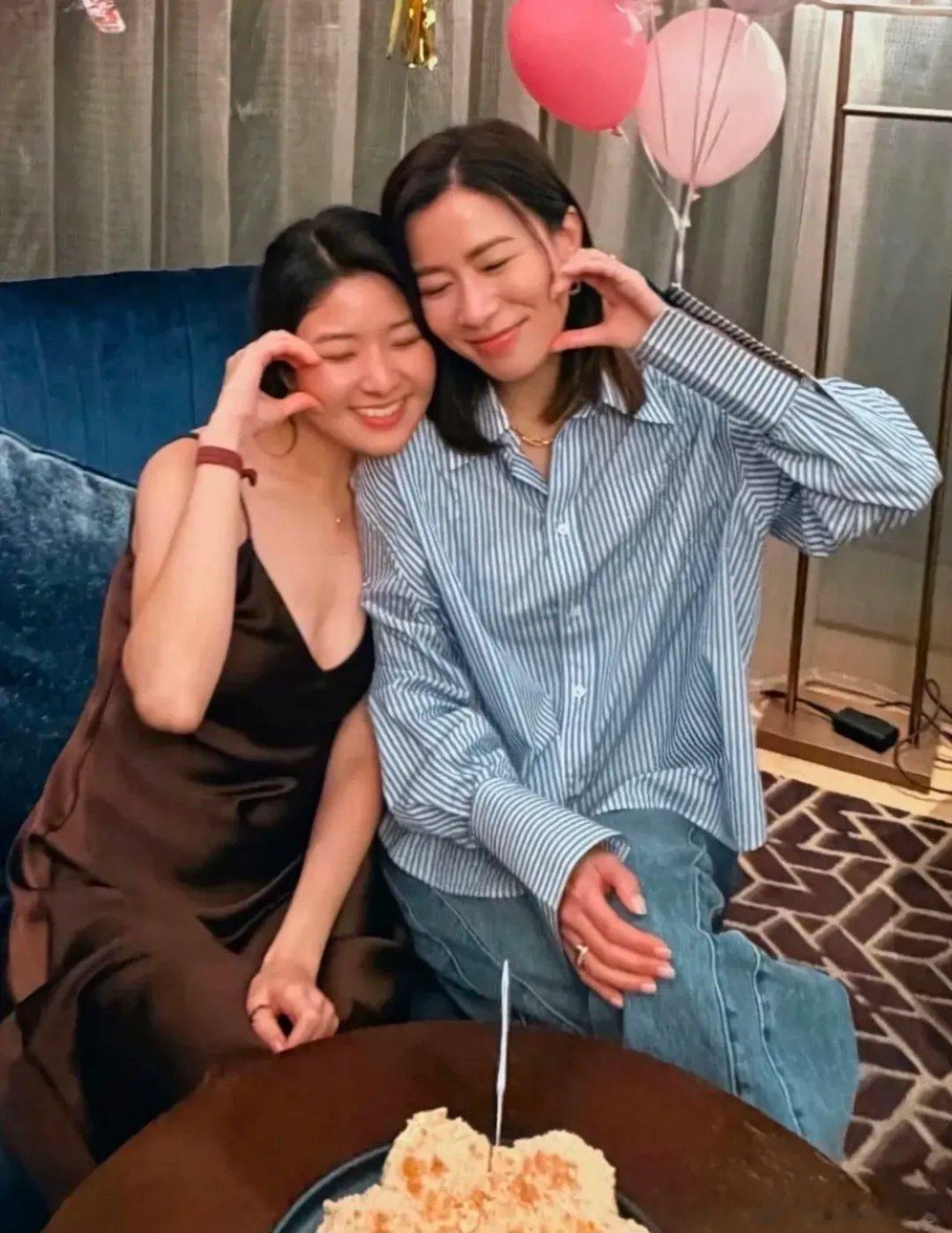 佘诗曼发文为许绍雄女儿庆生，温柔又走心祝29岁许惠菁生日快乐，暖心安慰她这一年艰