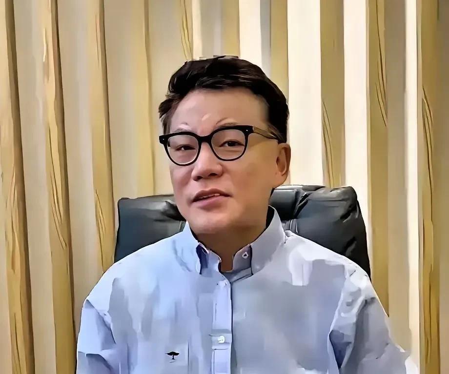 将白月光揽在怀中的李国庆，终于有了“此心安处是吾乡”的感受。多年的夙愿，一朝