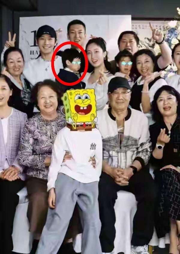 杨颖（baby）太有心了！黄晓明舅舅的儿子，也就是黄晓明表弟家的儿子1周岁了