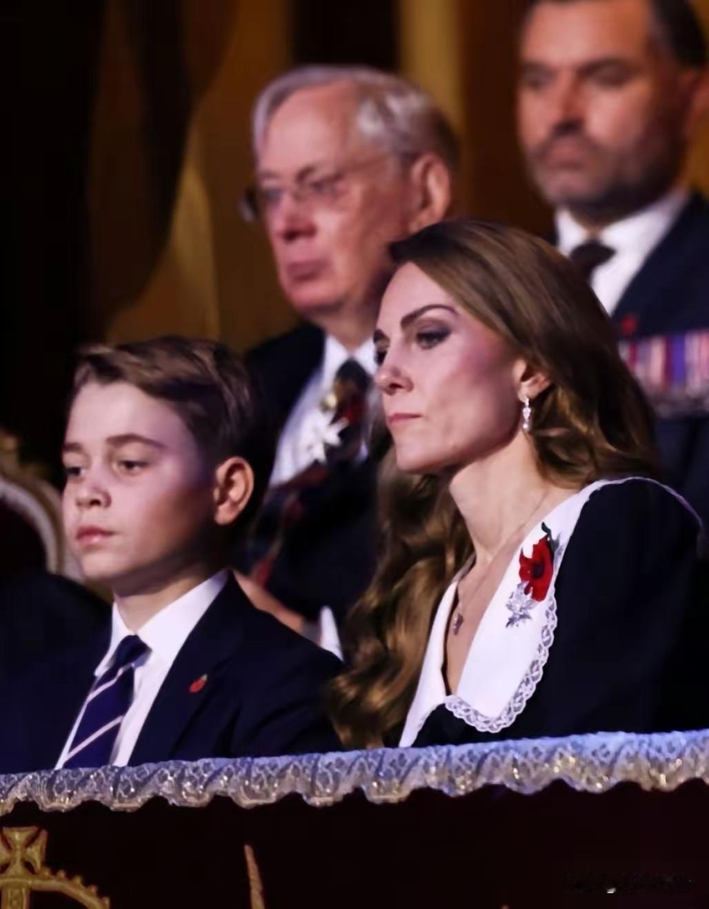 乔治王子，应该是懂妈妈的“苦楚”！为何？这几年的乔治，那是成长了太多太多，不单