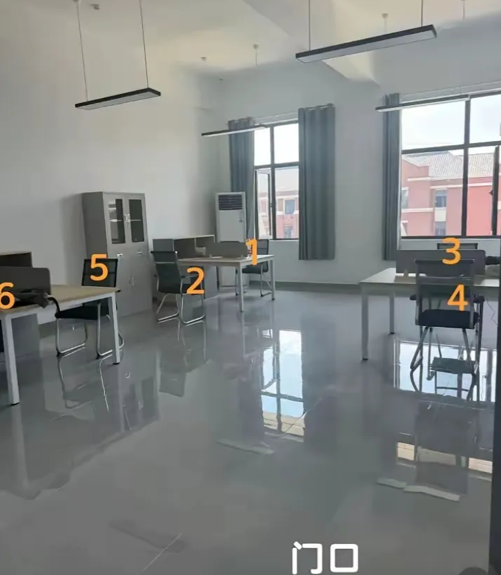 公司马上要搬新办公室了，我应该选哪个工位比较好一点？