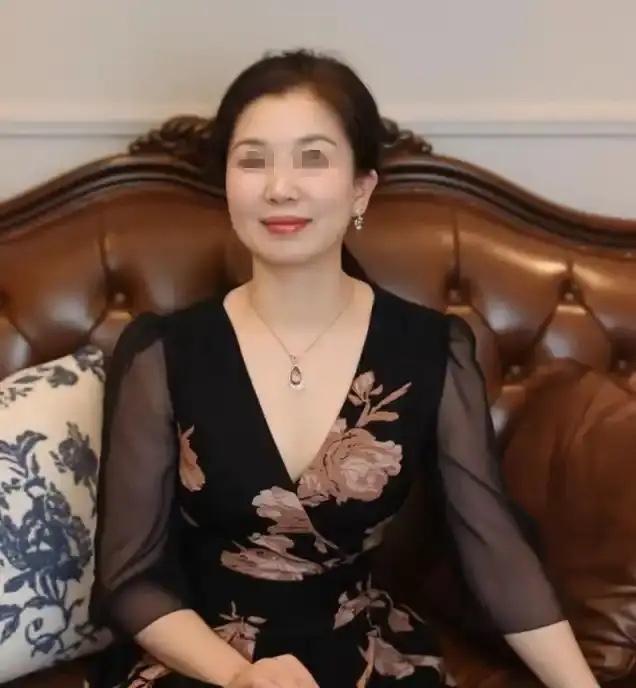 姐夫给小姨子发信息:我今天把老脸丢尽了！小姨子:″姐夫，今天出啥事啦！