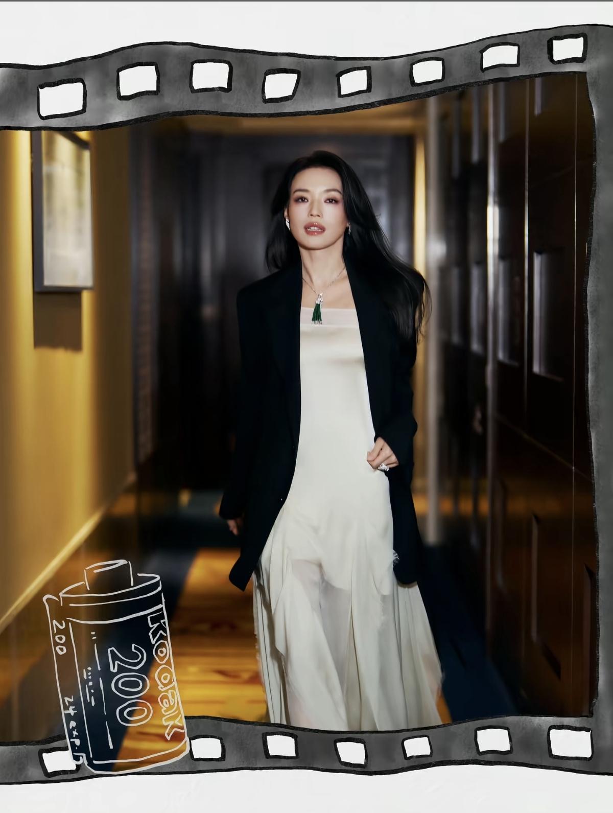 舒淇温柔且有力量[赞]西装的利落，纱裙的飘逸她永远能在刚与柔之间，找到最