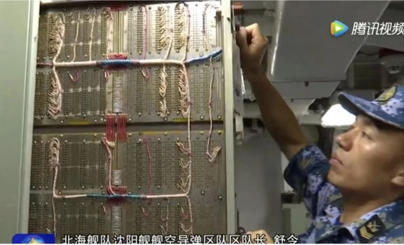 “沈阳”舰上的俄式老古董，有懂行的朋友们，这是什么设备？答案：“沈阳”舰装备一套俄制S-300FM“