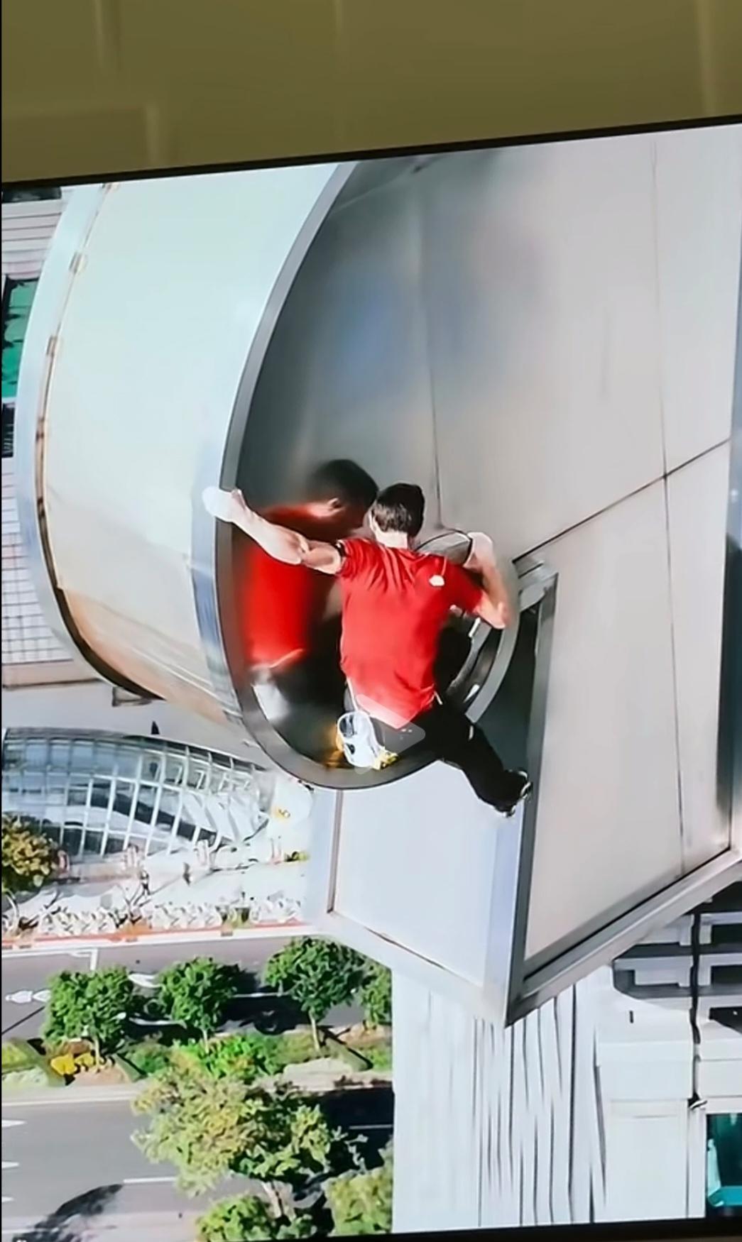 昨天满屏都是美国徒手运动员雷诺德徒手攀爬台湾101大厦的新闻，我佩服的不是他的竞