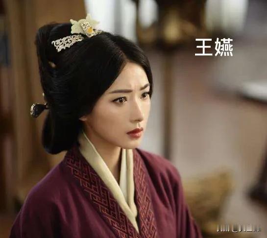 公元23年，绿林军攻入长安，诛杀了“穿越者皇帝”王莽。消息传来，其女儿王嬿便对左