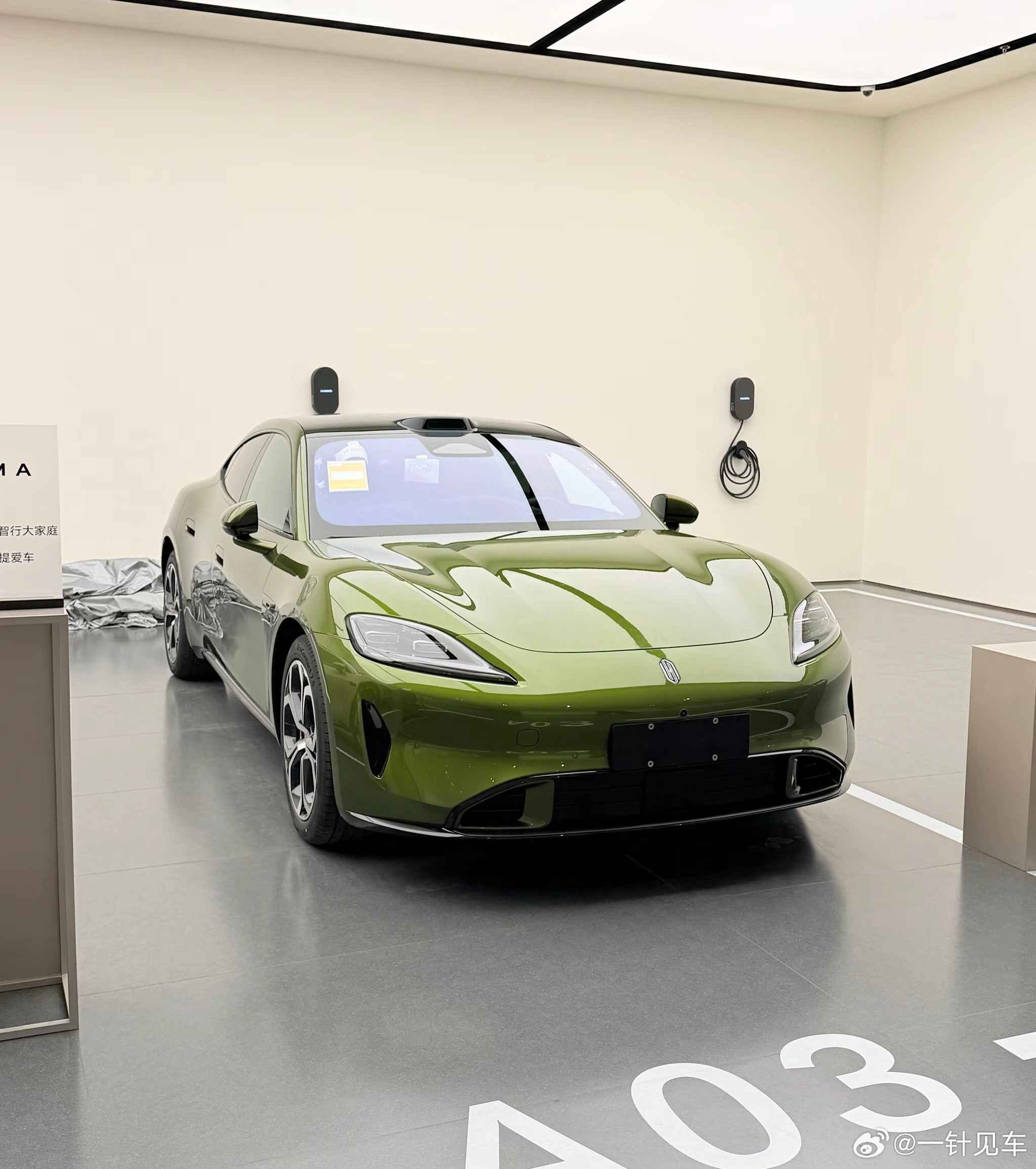 网友拍到的两个颜色的尚界Z7，漂亮呀