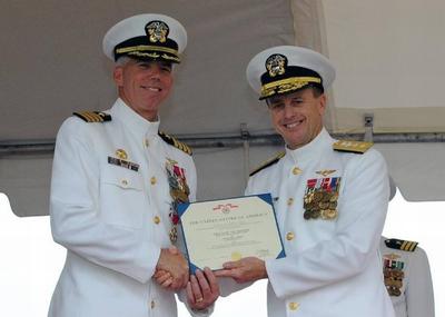 为啥美军航母的舰长只是个上校军衔？其实说白了，舰长就是个开船的，开不开炮根本说了