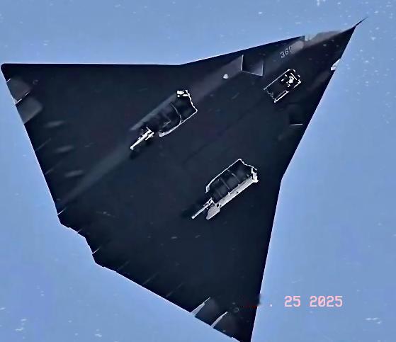 这些年歼20、歼31两个项目把研制战斗机的流程展现的很清晰：歼20是首飞以后