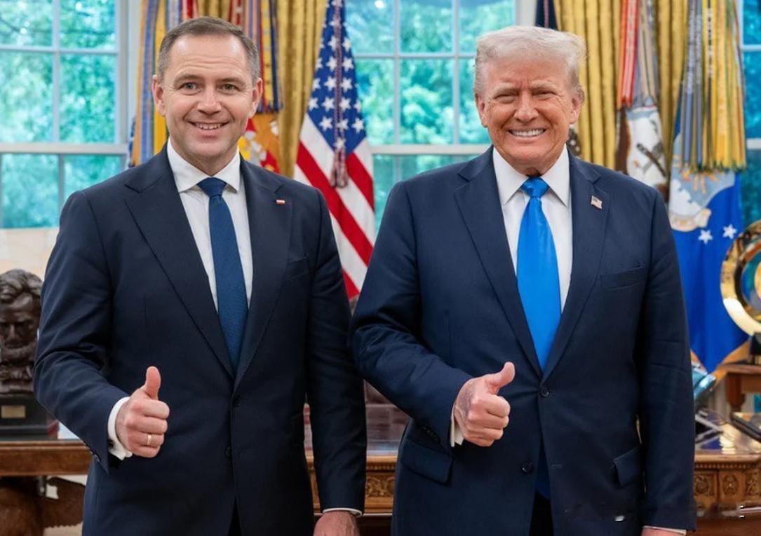 波兰又开始横跳了！散装的欧盟，有争议有矛盾一点不稀奇。但是波兰总统纳夫罗茨基