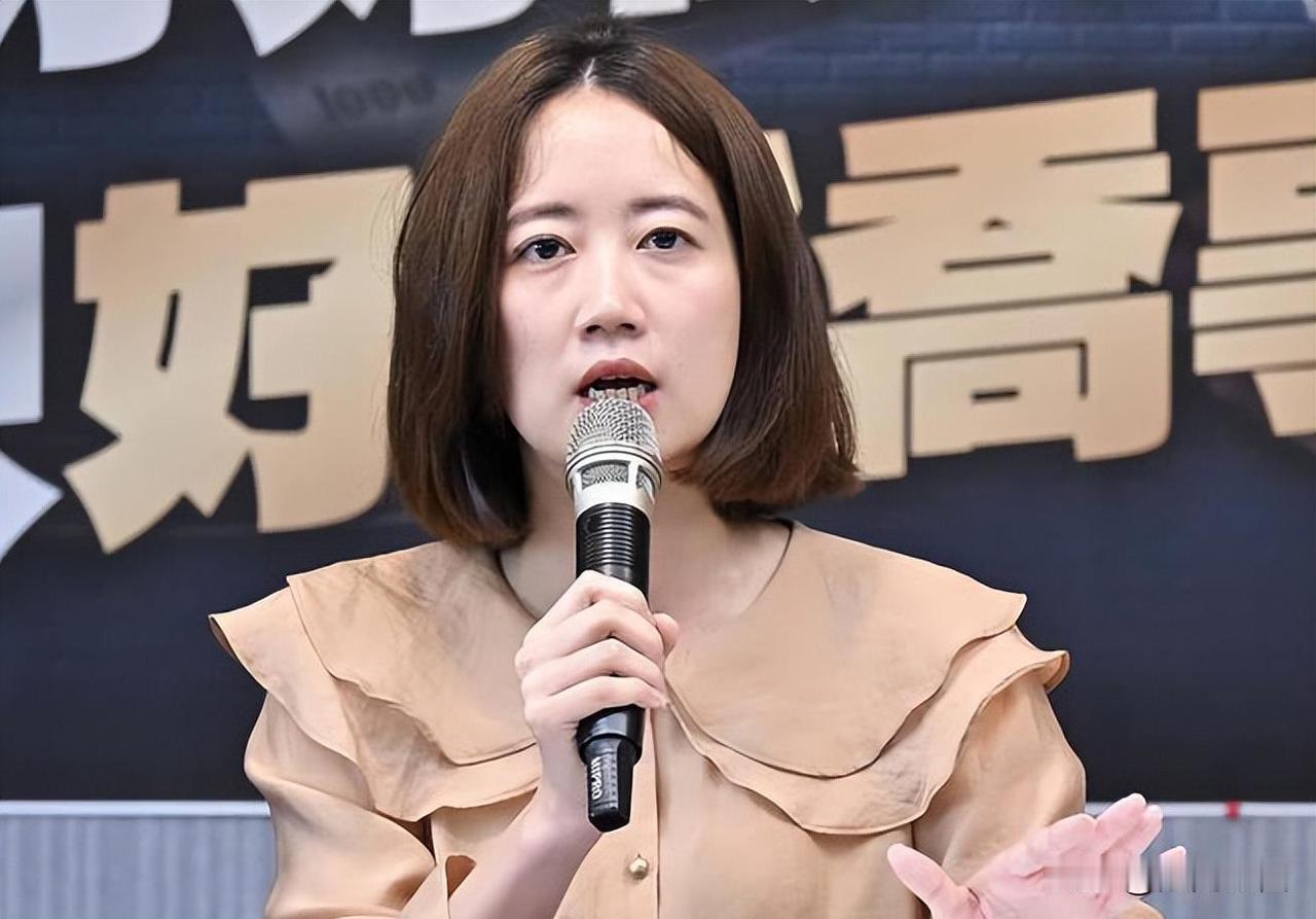 台独分子戴玮姗是不是和它奶奶姥姥等这些老一辈的女人有仇还是咋了，竟然说它家的这些