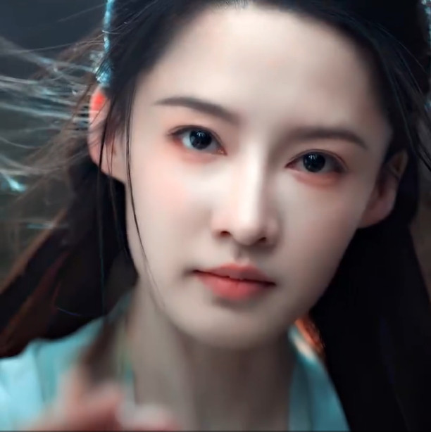 我居然才爱上李沁我简直不敢相信自己居然现在才爱上李沁！看《一笑随歌》的时候，她