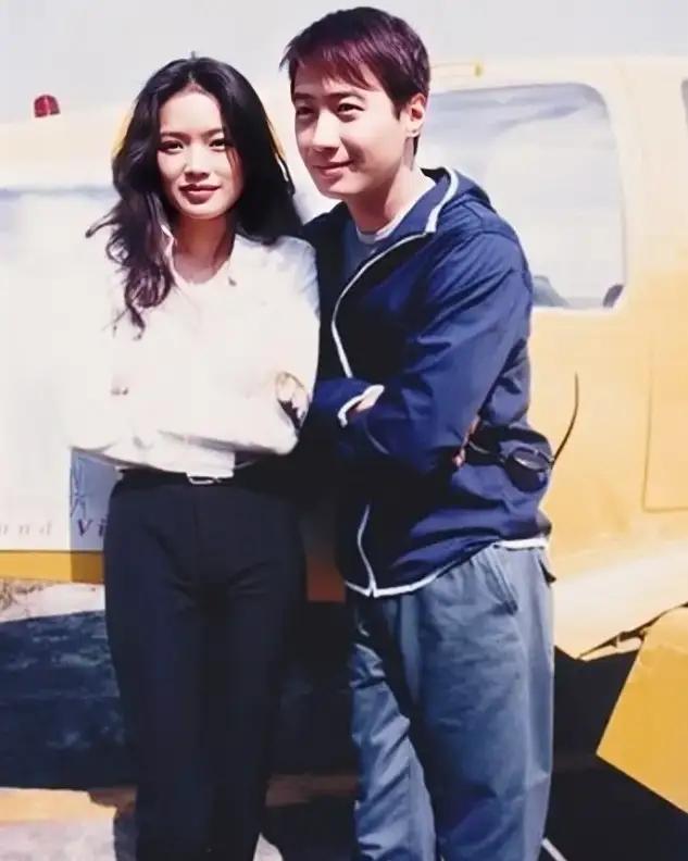 2005年，已经29岁的舒淇要与黎明准备结婚，黎明带舒淇去见父母。当黎明的父亲看