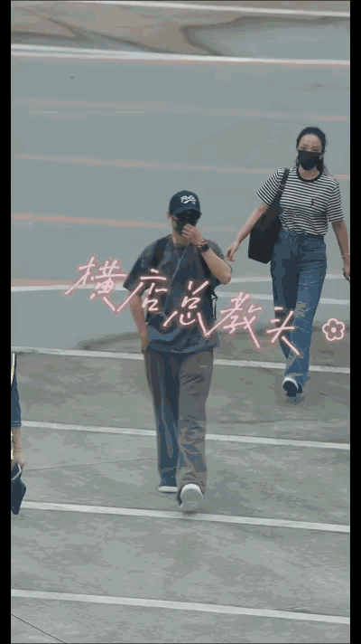 疑似王一博私生爆料现在都是公开的秘密了吧！之前就爆过顶流男星和经纪人恋爱了，现在