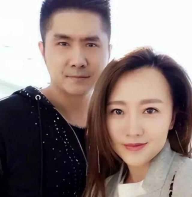 2012年，身价10亿的总裁石磊，送了一辆3000万的法拉利来追求潘长江之女潘阳