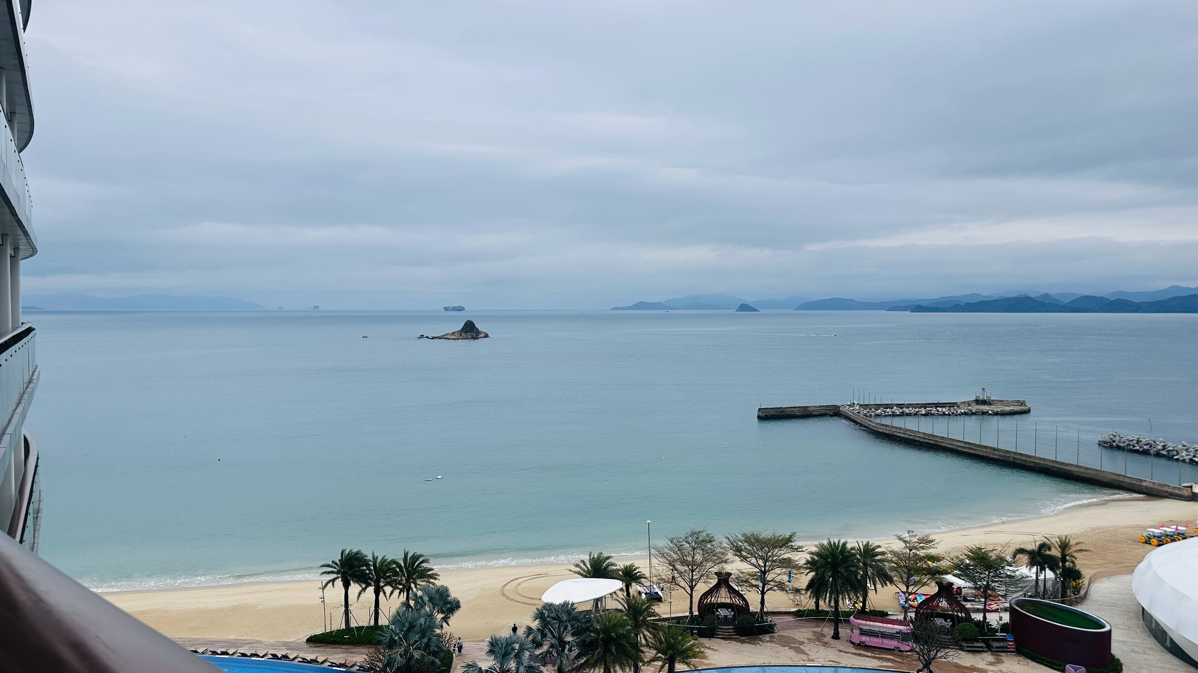 北京下雪啦？我在深圳享受海滩