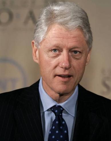 克林顿这番话，算是把美国最后那点遮羞布给扯下来了。他直言不讳地承认：中国早晚要超