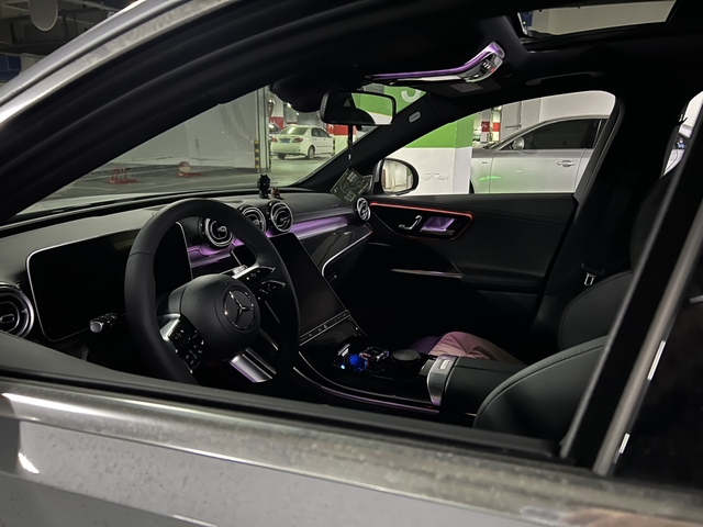 奔驰c级让人难受的地方本人虽然不是老司机，但也不是新手小白了，所以对驾驶感受还