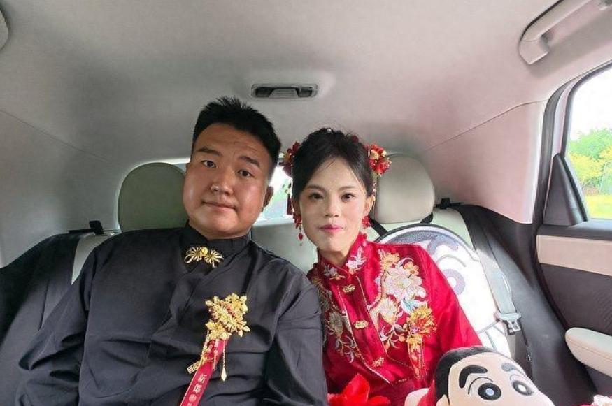 一场婚礼只花1万6！这对普通情侣的选择打了多少人的脸。山西晋城的外卖小哥月薪六千