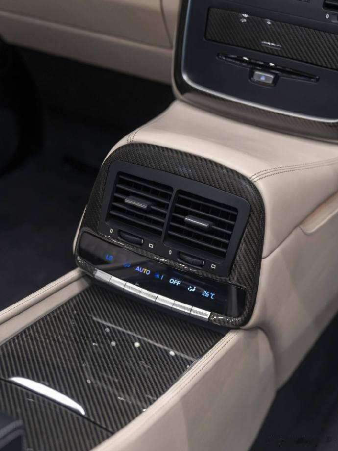 世间难得的G级艺术品，迈巴赫G650Landaulet。V12引擎、可
