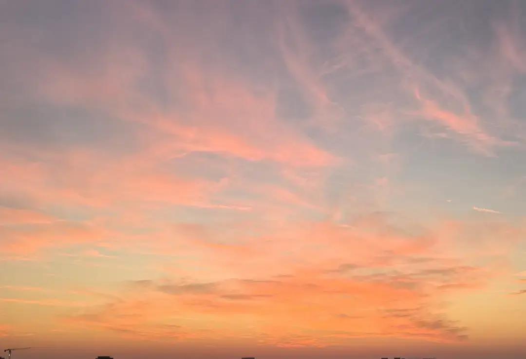 我看有人说香港那边没有房产证，房子的凭证主要是纸质的房契。如果房契要是被大火意外