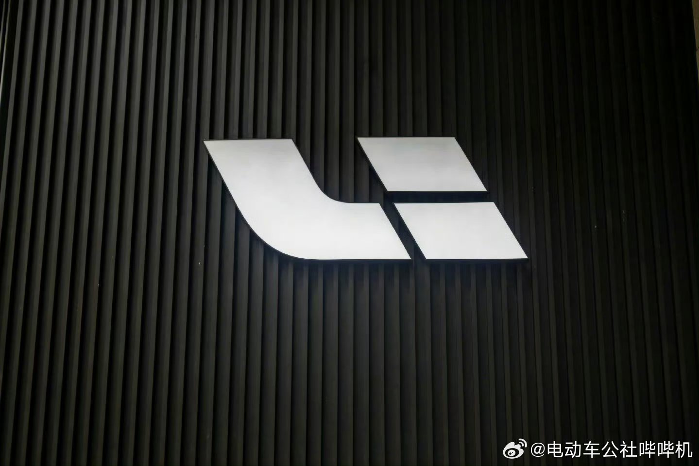 理想官宣将发布i9车型我记得当初是有不少人不看好理想做纯电车的，看结果，i系列