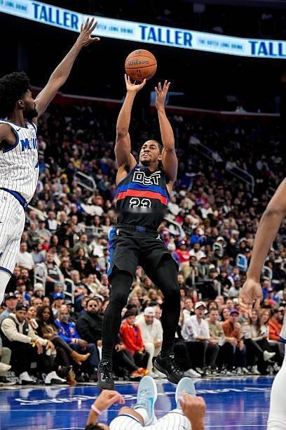 艾维不复出活塞应该还在连胜，艾维复出活塞直接连败了，而且这交易价值怕是也得打没了