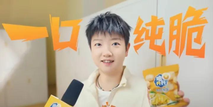 跟莎莎学了一招拍照保持微笑的秘诀。3211111最后把1多喊一会就保持住微笑了。