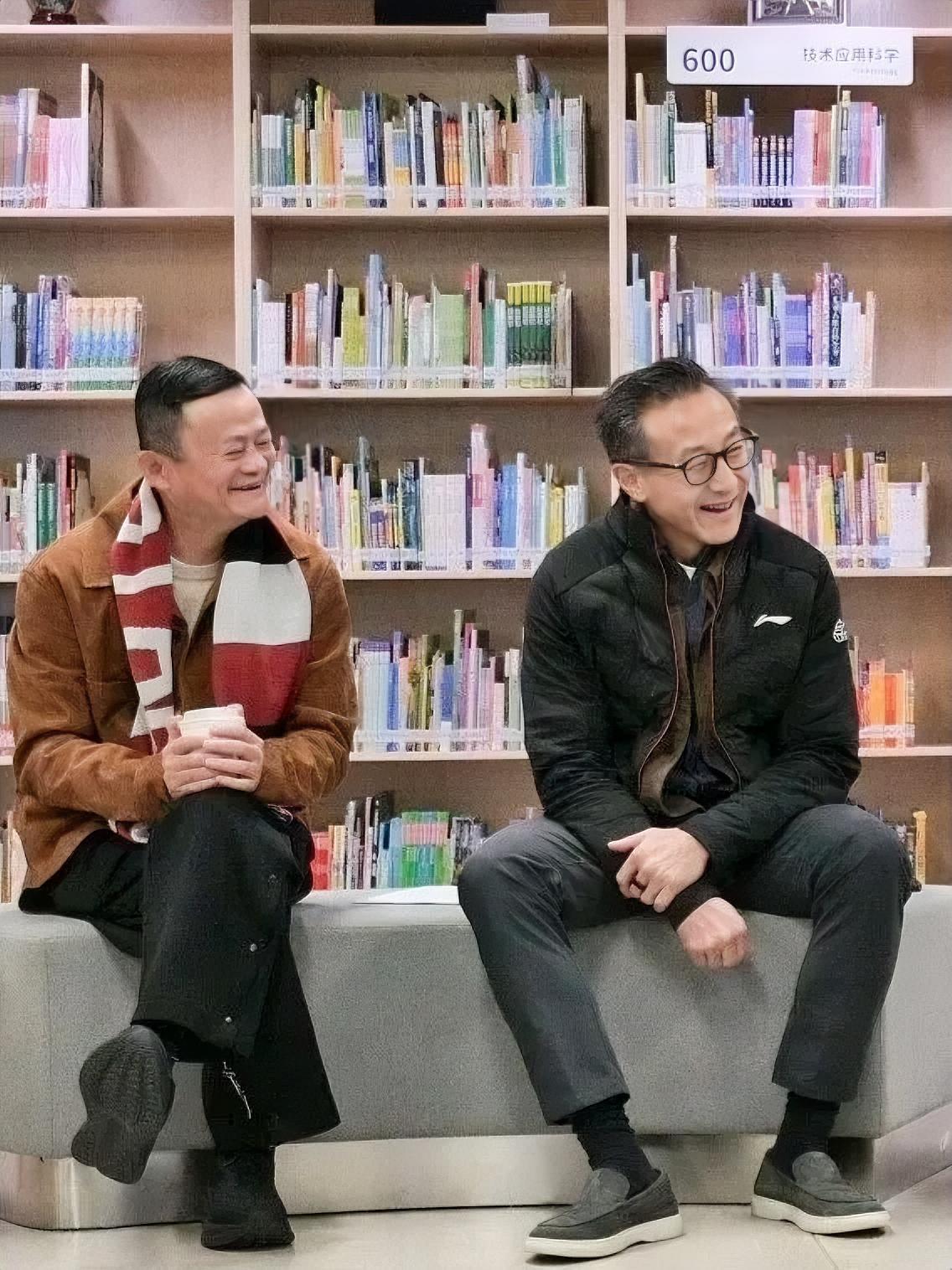 马云与阿里内阁罕见全聚齐，不是为了芯片，而是为了“心”：在AI即将替代所有技能的