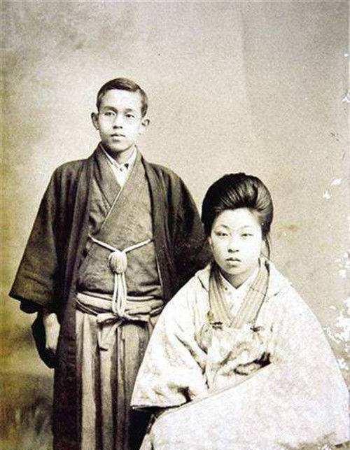 1919年，鲁迅花了3500大洋，在北京八道湾胡同买下一个四合院，共有32间房，