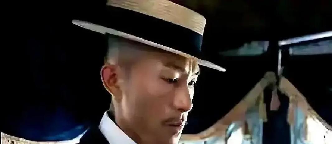 不要骂《大生意人》剧情有漏洞了。你骂的每一个“漏洞”，都是制作组埋下的密码