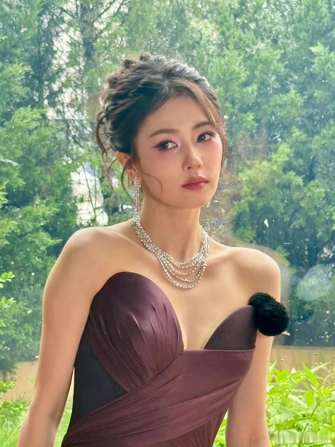 白鹿×鹅剧派对好美的女士！来自今日鹅剧派对活动的造型预览，一袭Ulyana