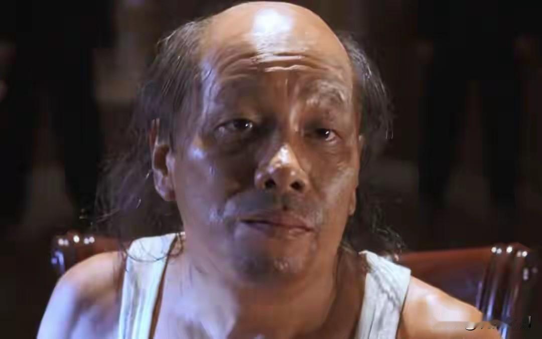 梁小龙走了，“香港四小龙”只剩两人了。只剩成龙与狄龙了。岁月是把杀猪刀，把以前