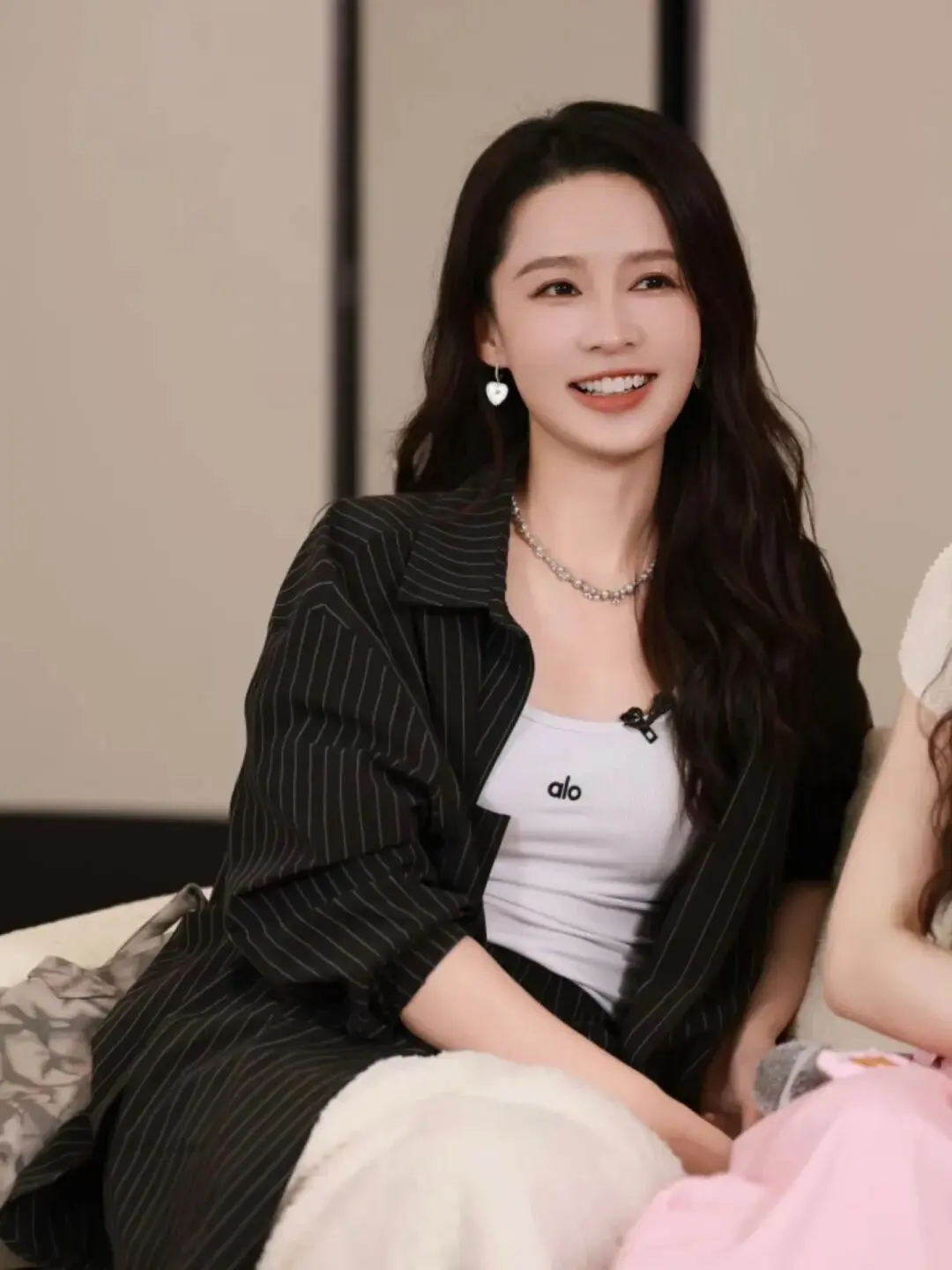 李沁：内娱最干净的清冷美人，温柔皮囊下藏着最倔强的演技 ……