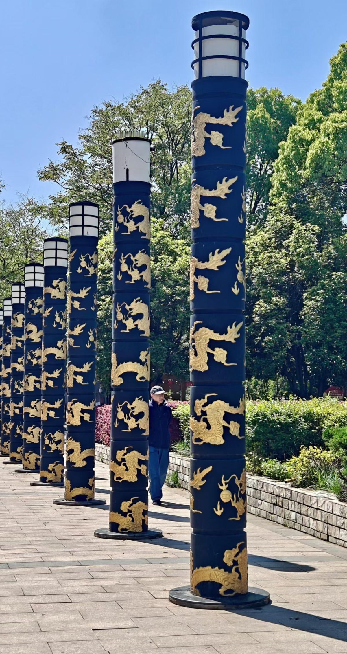 前半生很善良的人，后半生基本上都很无情身边总有这样的人，前半生心软善良，对