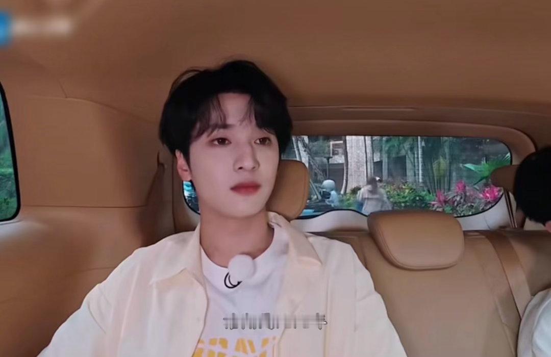 范丞丞说自己也有粉丝孟子义的反应范丞丞：我也是有粉丝的（指了指镜头）。孟子义：