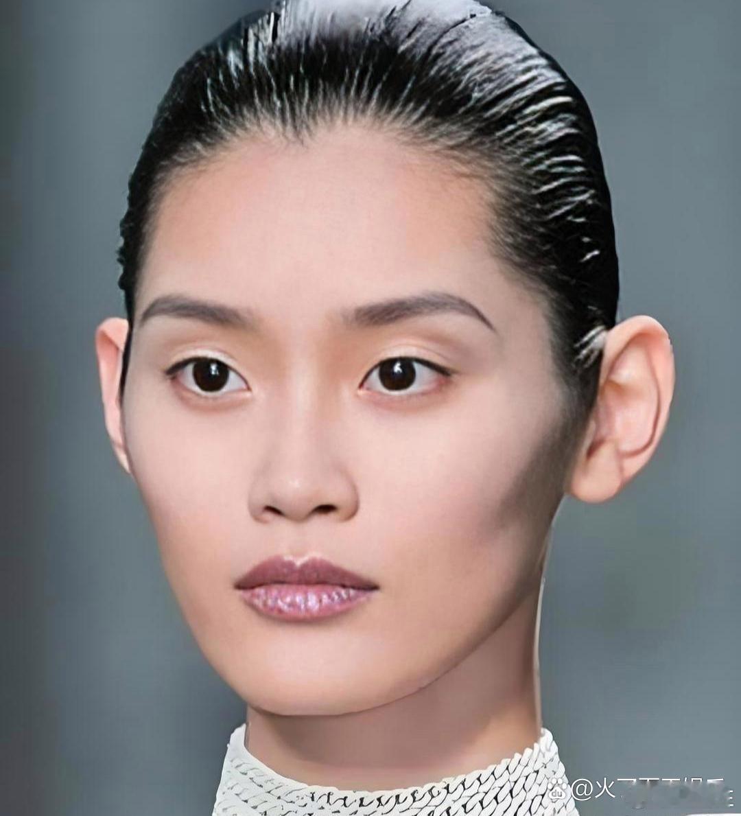 奚梦瑶儿子正脸露出来啦！这孩子跟他妈年轻时简直一模一样