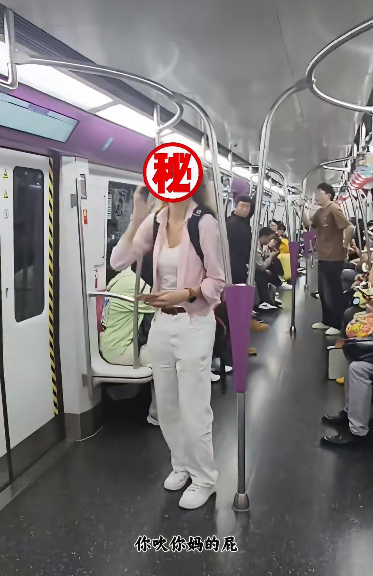 近日，有网友分享，一名女子在地铁上抽烟，一位大哥上前劝阻反被骂！视频中女子一