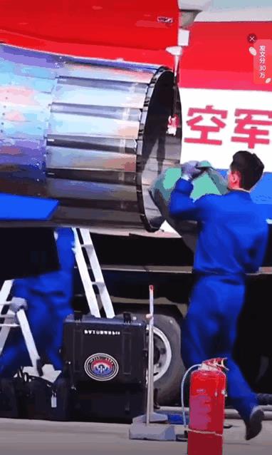 歼10：喂喂喂，讲点道理好吧！我在5.7溅过血，在9.3拉烟立过功，你们不能这么
