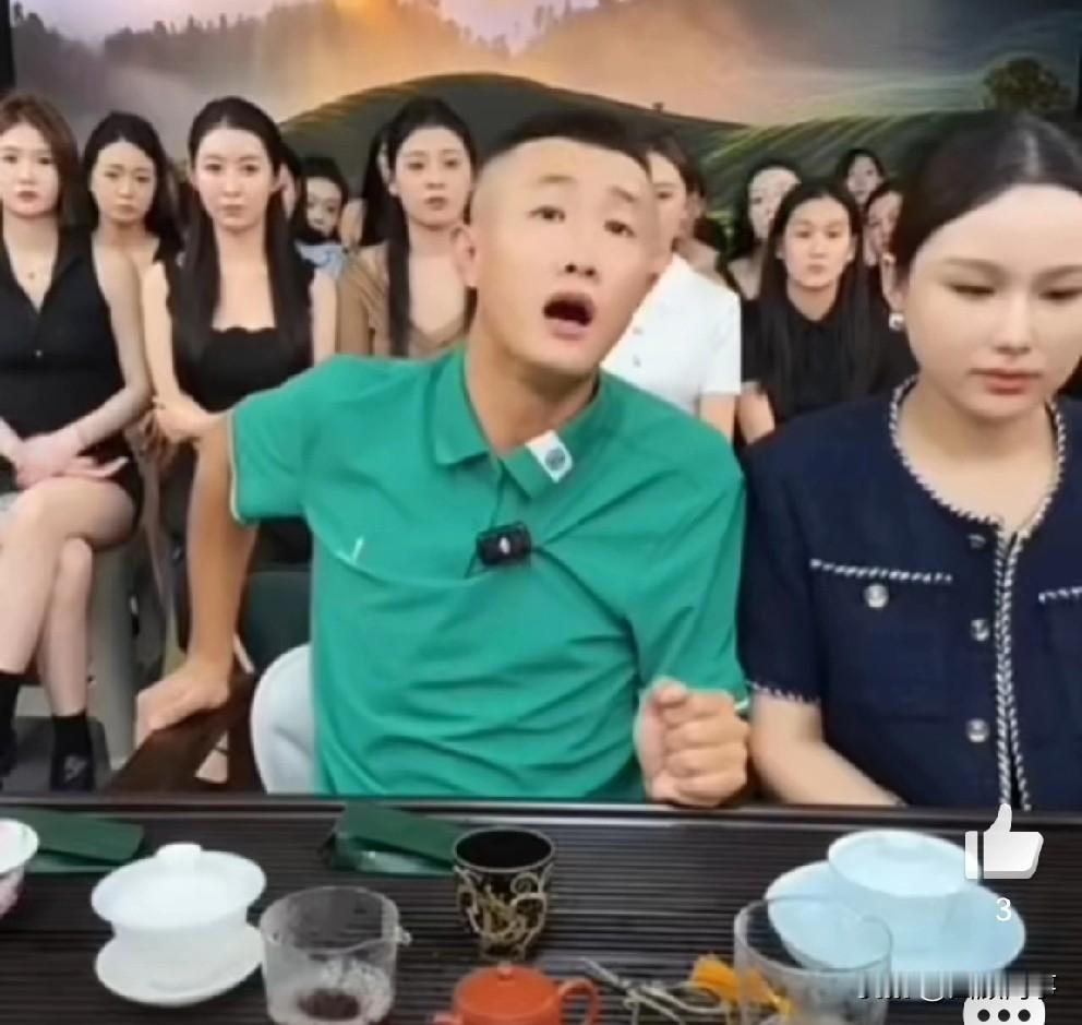 张二嫂直播带货心态崩了，阿宇说张二嫂从15万人直接掉到2万人，最后卖货剩三千人，